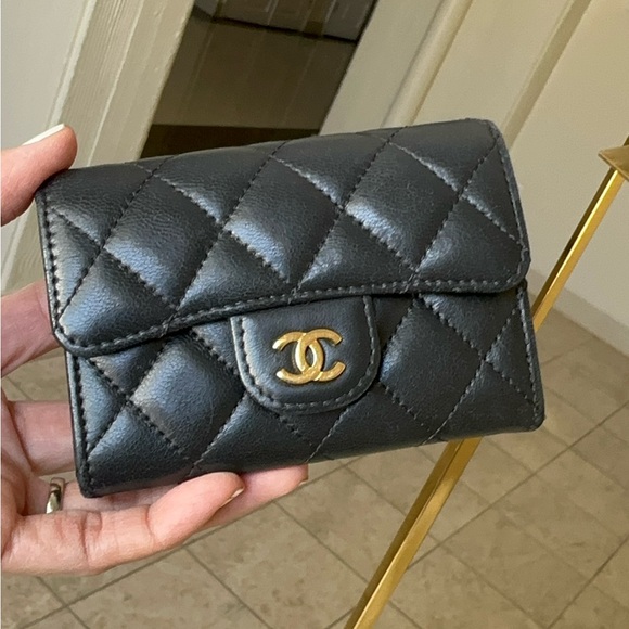 Auth Chanel Classic Flap Card Holder EUC comes w everything. Gift Ready! 🎁 - Picture 13 of 16